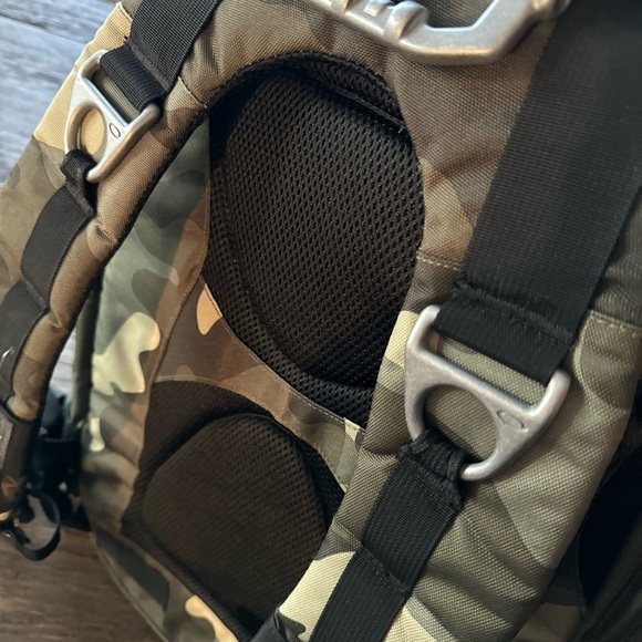 Oakley Mechanism Backpack NWT! Rare! - Picture 7 of 9
